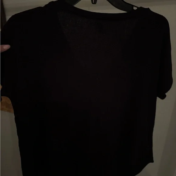black vneck - Picture 4 of 4